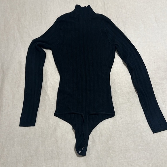 Abercrombie Long Sleeve Mockneck Wide Rib Bodysuit in Black - Picture 4 of 4